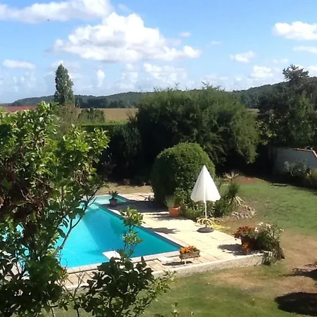 6-bed Sleeps 14 Pool & Parking *