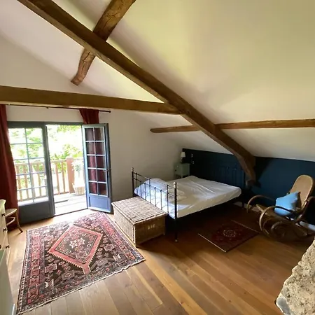 6-bed Sleeps 14 Pool & Parking Villa *