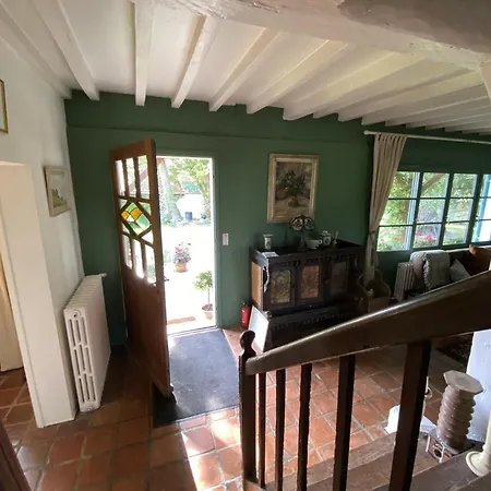6-bed Sleeps 14 Pool & Parking Villa