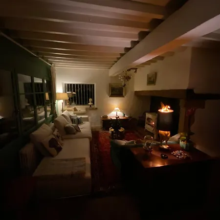 6-bed Sleeps 14 Pool & Parking
