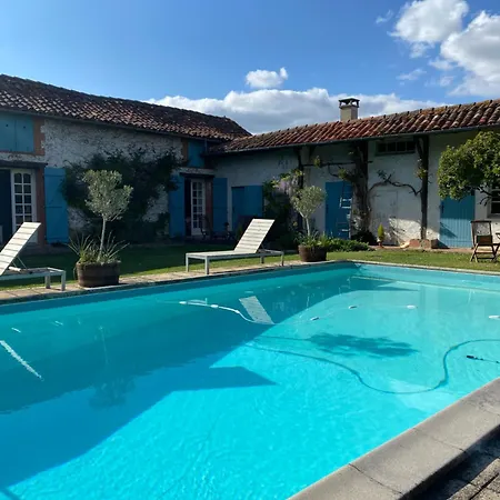 Villa 6-bed Sleeps 14 Pool & Parking