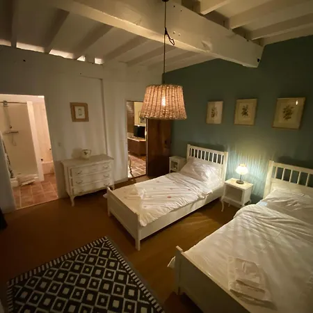 6-bed Sleeps 14 Pool & Parking