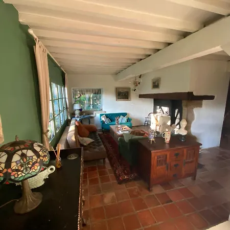 6-bed Sleeps 14 Pool & Parking * Sarron