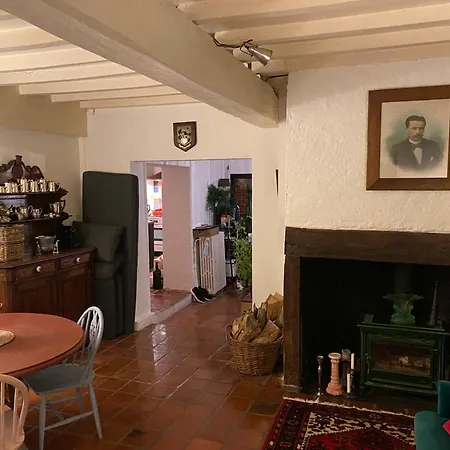 6-bed Sleeps 14 Pool & Parking Sarron