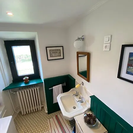 6-bed Sleeps 14 Pool & Parking Villa
