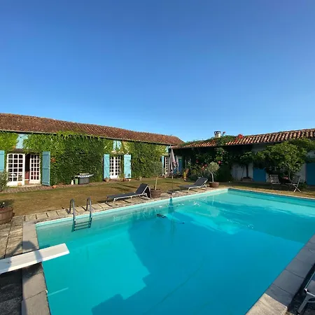 Villa 6-bed Sleeps 14 Pool & Parking *