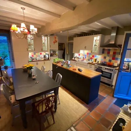 Villa 6-bed Sleeps 14 Pool & Parking Sarron
