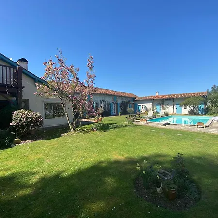 Villa 6-bed Sleeps 14 Pool & Parking *
