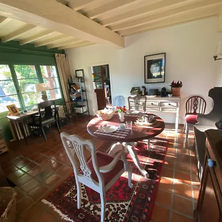 6-bed Sleeps 14 Pool & Parking Villa *