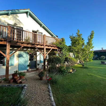 6-bed Sleeps 14 Pool & Parking