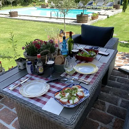Villa 6-bed Sleeps 14 Pool & Parking Sarron