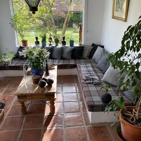 6-bed Sleeps 14 Pool & Parking Villa